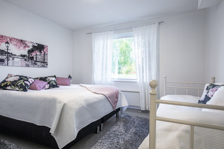 Tuuri, majoitus, yösija, sänky, makuuhuone